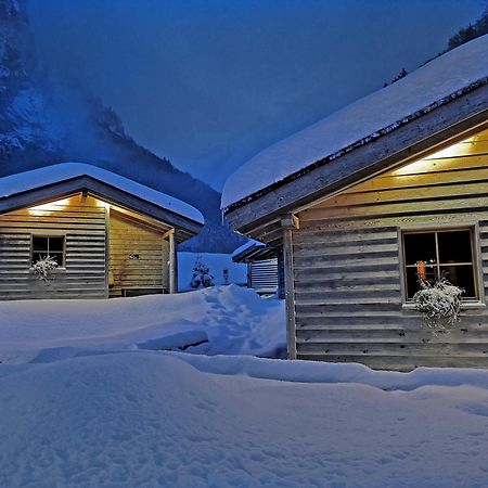 Huettenhotel Husky Lodge Muotathal Ngoại thất bức ảnh