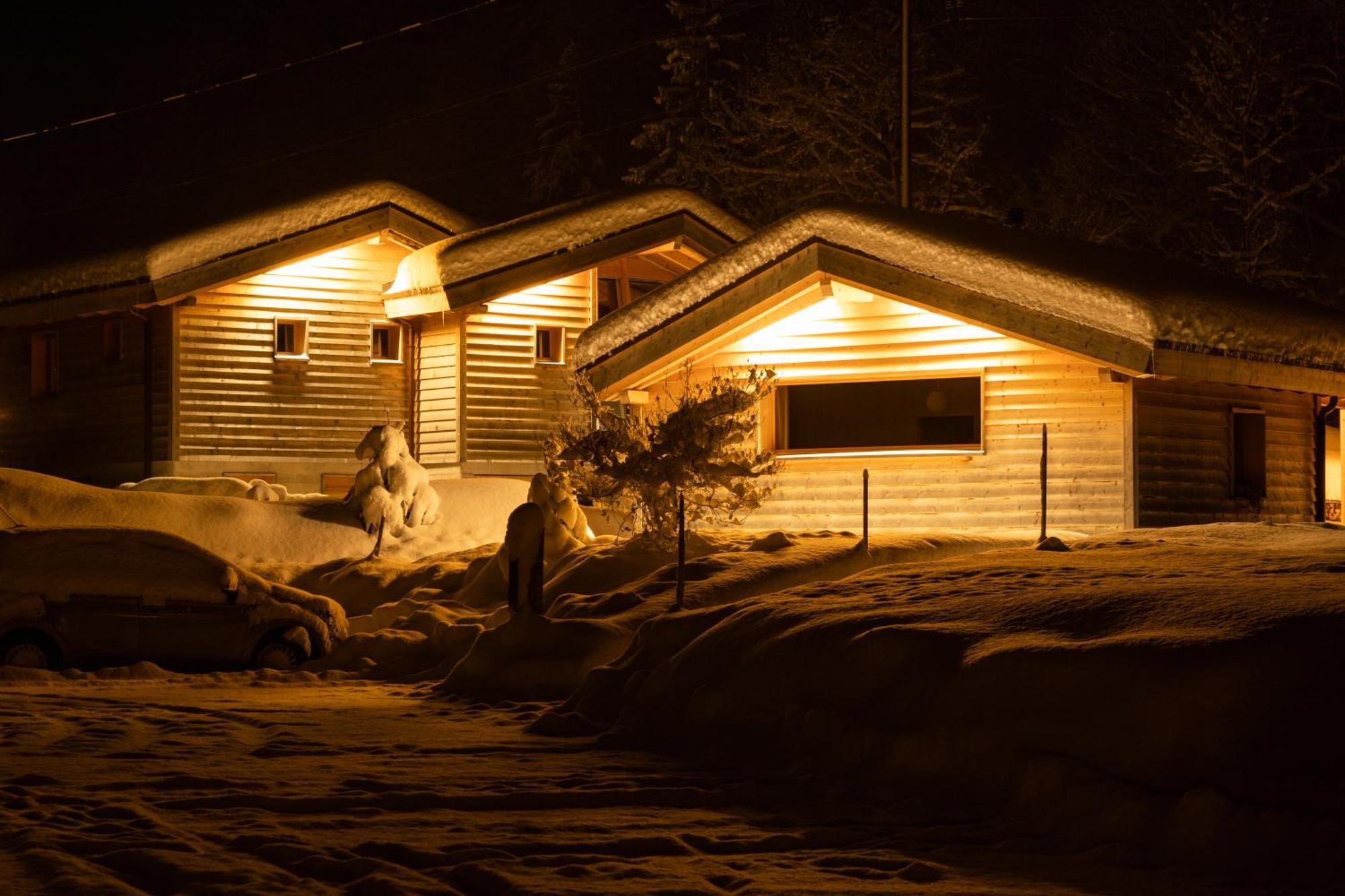 Huettenhotel Husky Lodge Muotathal Ngoại thất bức ảnh