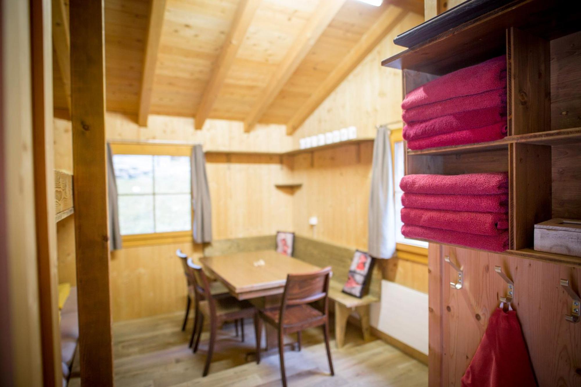 Huettenhotel Husky Lodge Muotathal Ngoại thất bức ảnh