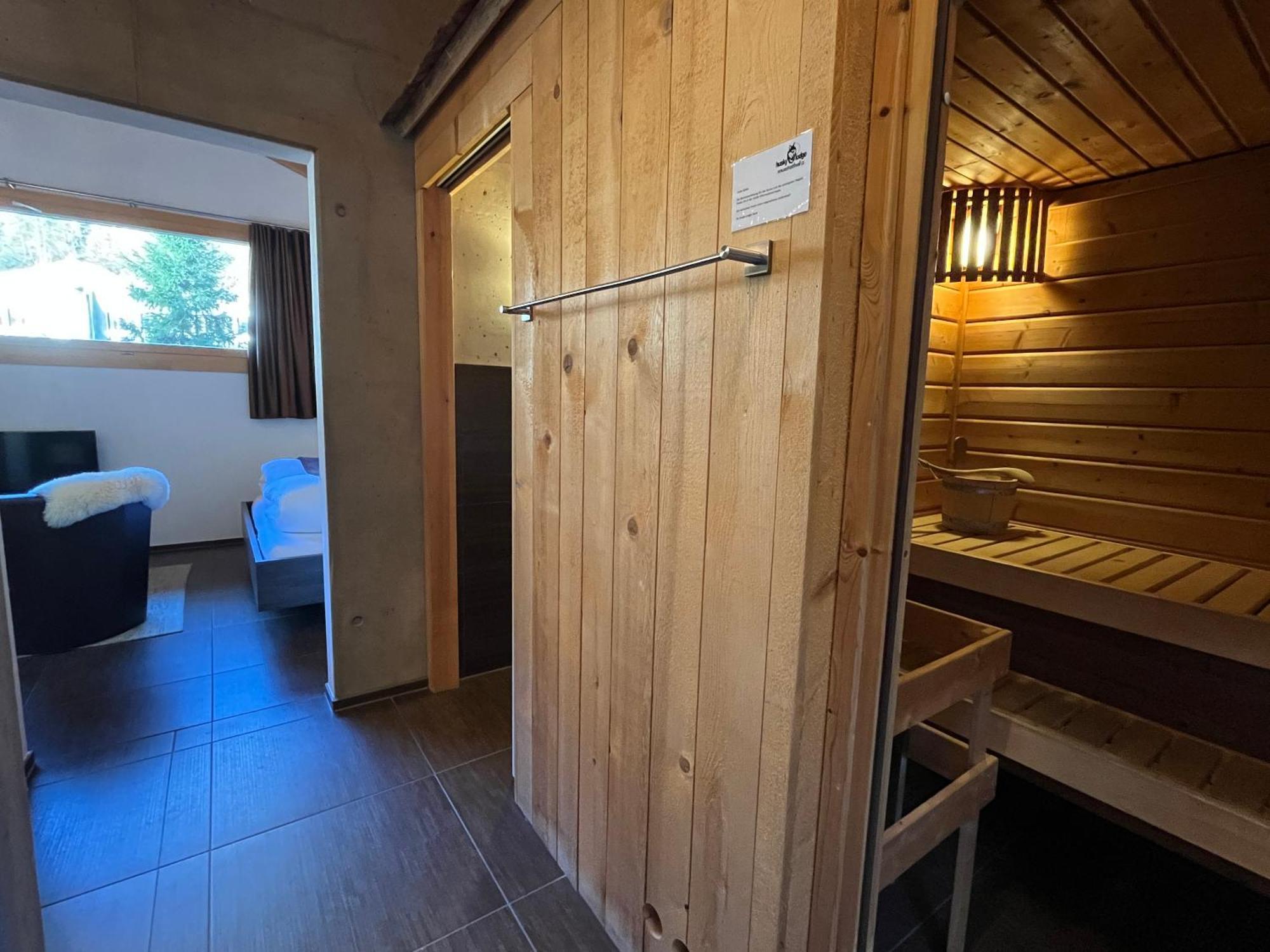 Huettenhotel Husky Lodge Muotathal Ngoại thất bức ảnh