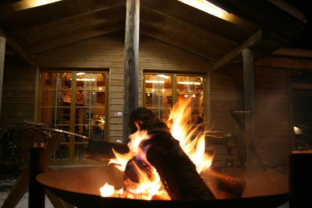 Huettenhotel Husky Lodge Muotathal Ngoại thất bức ảnh