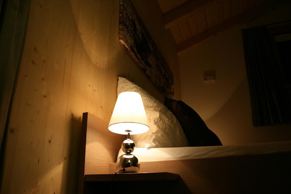 Huettenhotel Husky Lodge Muotathal Phòng bức ảnh