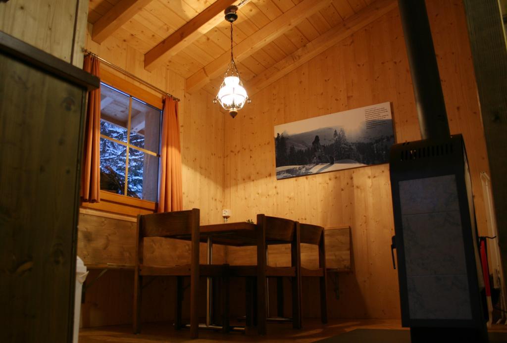 Huettenhotel Husky Lodge Muotathal Phòng bức ảnh